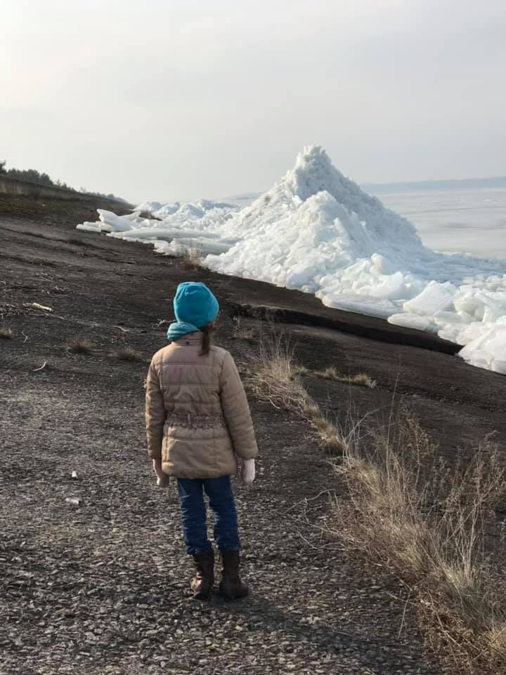 Ледяные вершины образовались на Киевском море. Все фото: Facebook/Kateryna Antoshchuk