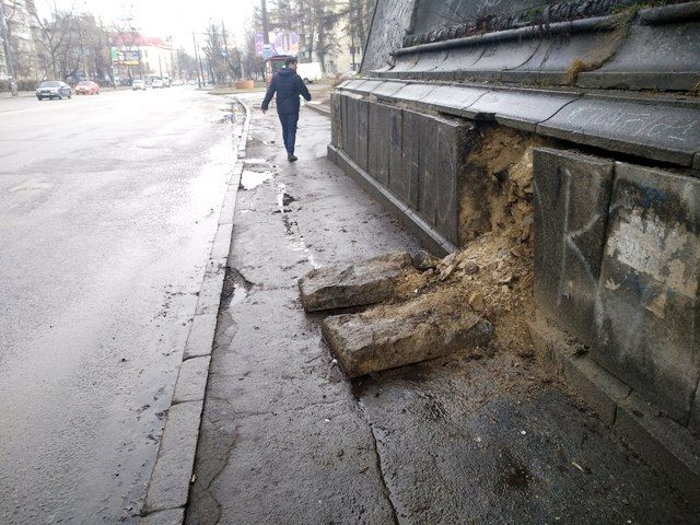 Железнодородный мост в Киеве. Фото: 
