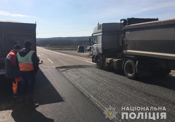 Водій вантажівки не впорався з керуванням і збив на смерть комунальника