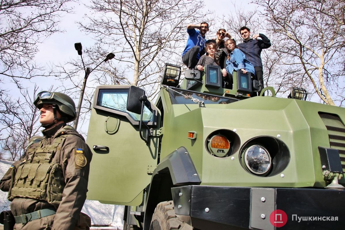 День открытых дверей в воинской части Нацгвардии в Одессе. Фото: Кирилл Печерик/