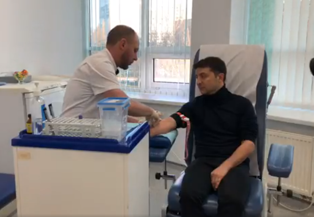 Зеленський здав кров. Скріншот трансляції 