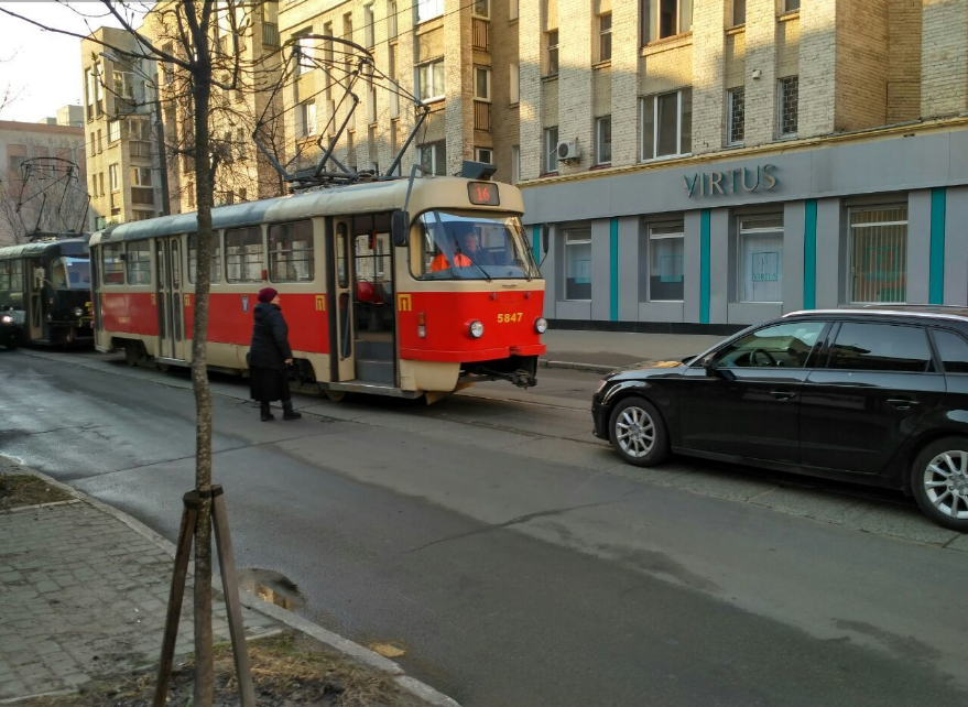Движение трамваев заблокировано. Фото: 