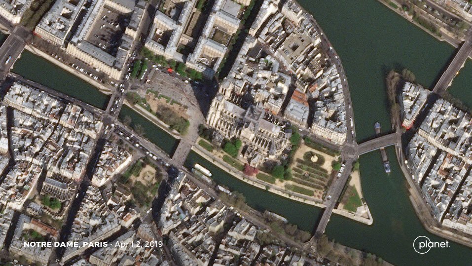 Нотр-Дам из космоса до пожара. Фото: twitter.com/copernicuseu