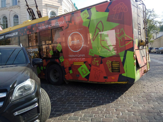 Остановка троллейбусов в Киеве. Фото: Вечерний Киев