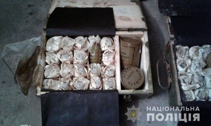 Склад боеприпасов в гараже. 