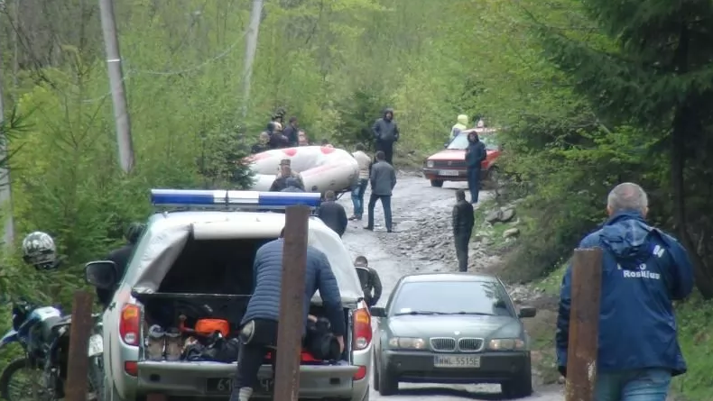 Падение в реку грузовика с туристами из Беларуси на Прикарпатье: трое погибших, женщина в тяжелом состоянии