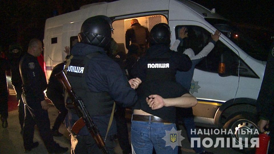 Задержание подозреваемых.