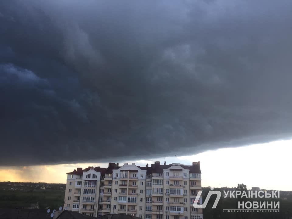 Хмари над Києвом. Фото: Василь Майоров/Facebook