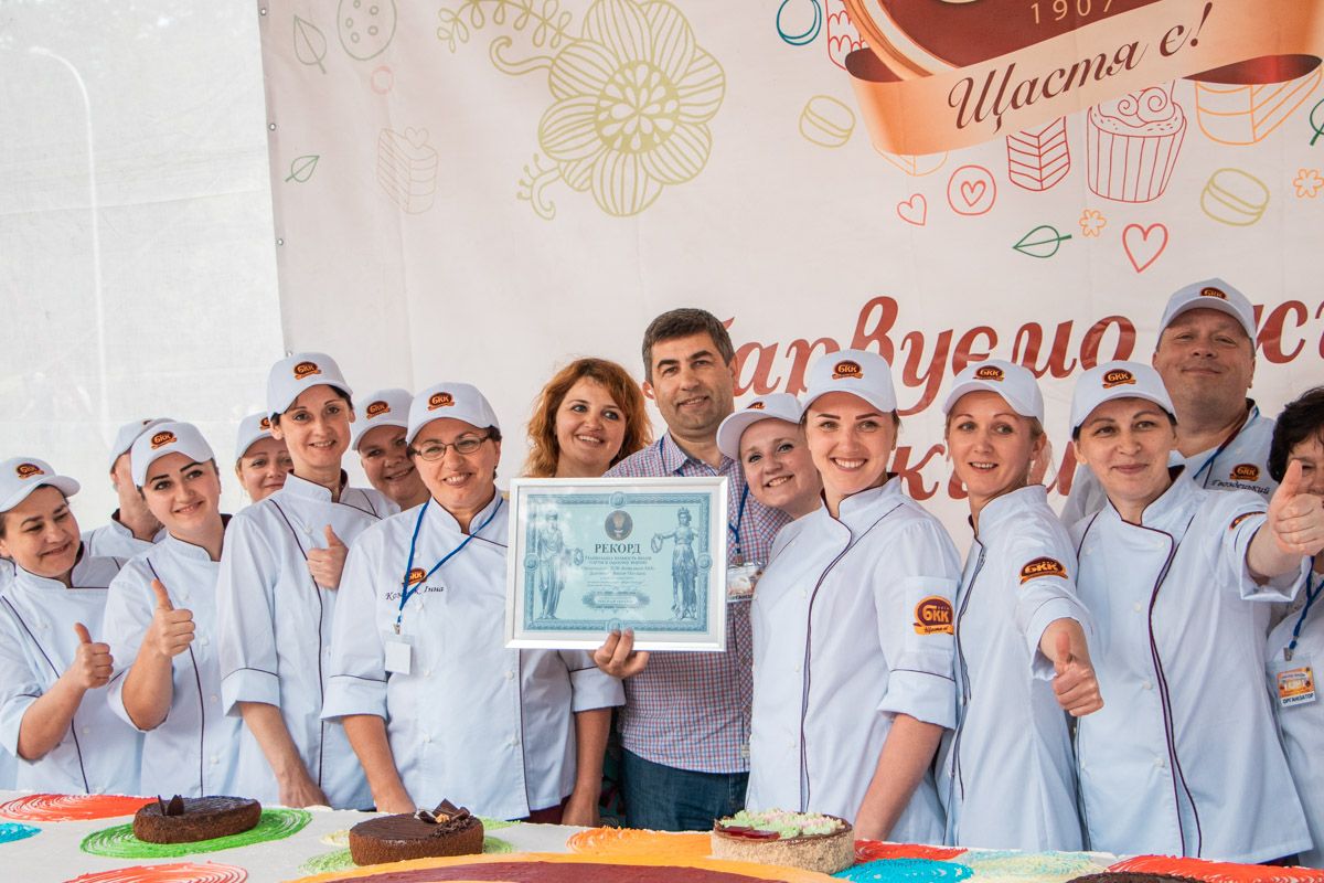 Торт-рекордсмен. Фото: Інформатор