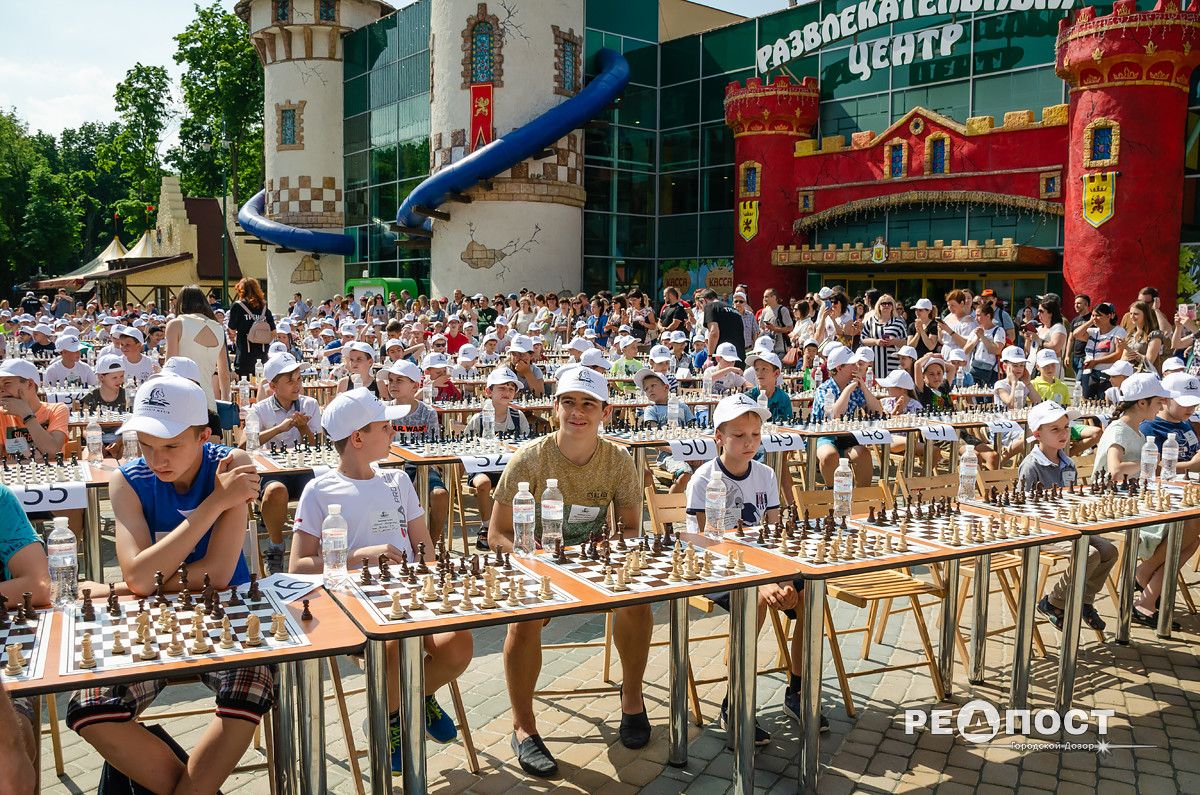 Рекорд Украины по одновременной игре в шахматы