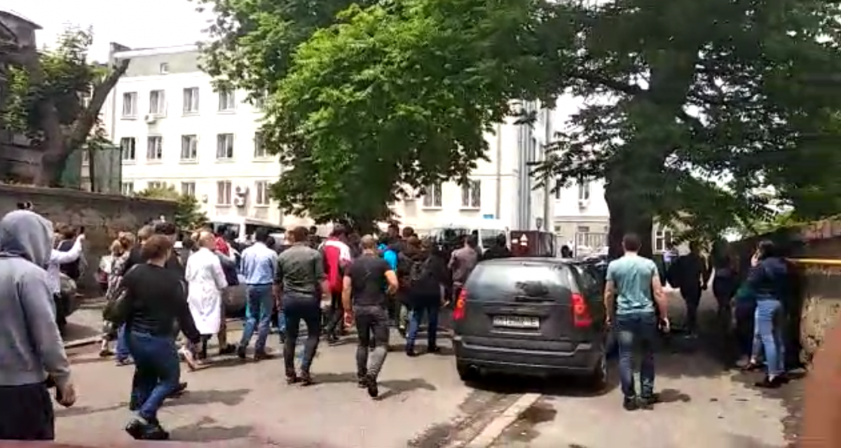 Захват здания ОНМедУ. Фото: odessamedia.net