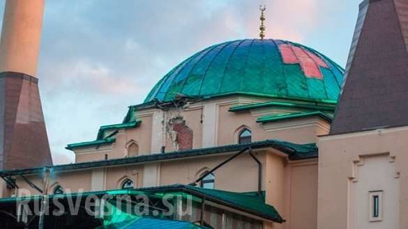 Обстрелянная мечеть в Донецке. 