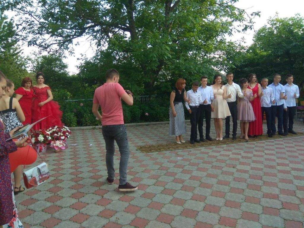 Общая фотография выпускного класса. Кристине сказали 