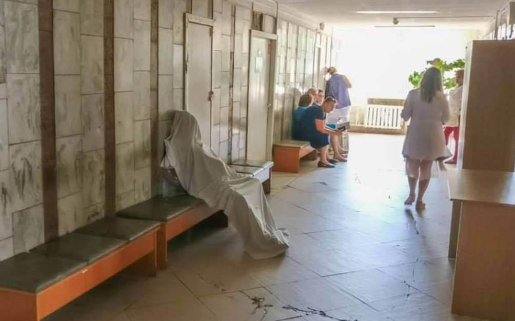 У черзі до лікаря в Києві померла жінка. Фото: Інформатор