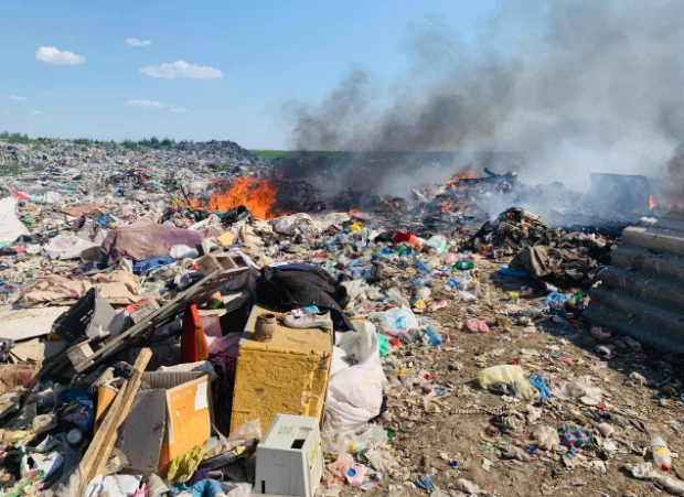 Пожежа на звалищі в Миколаївській області. Фото: Держнс