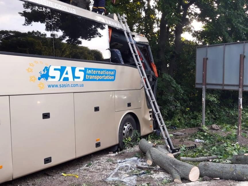 Авария в Хмельницкой области привела к летальному исходу. Фото: facebook/policia.Khmelnytskoi.oblasti