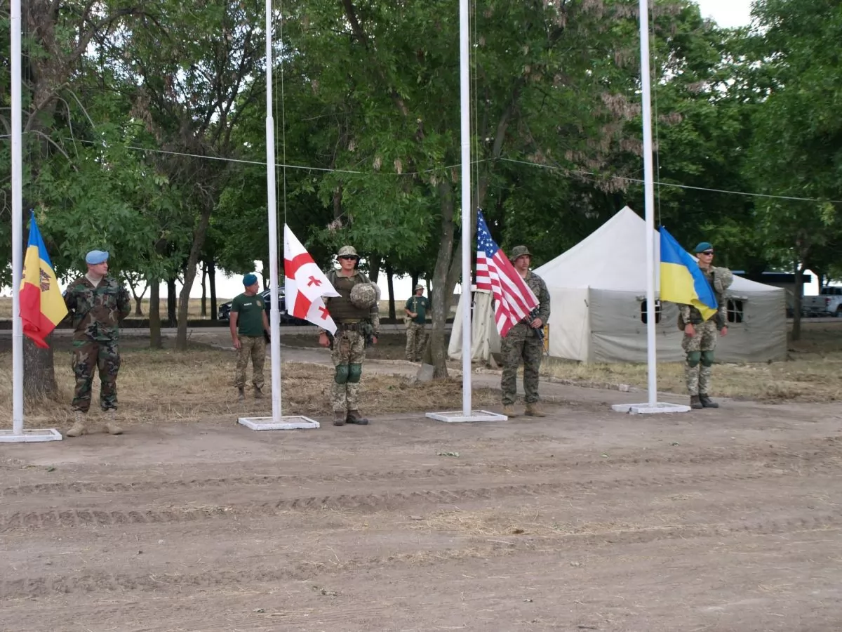 Военнослужащие, представляющие страны-участницы 