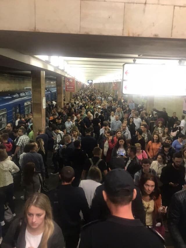 Закриття метро в Киеве. Фото: facebook.com/dtp.kiev.ua