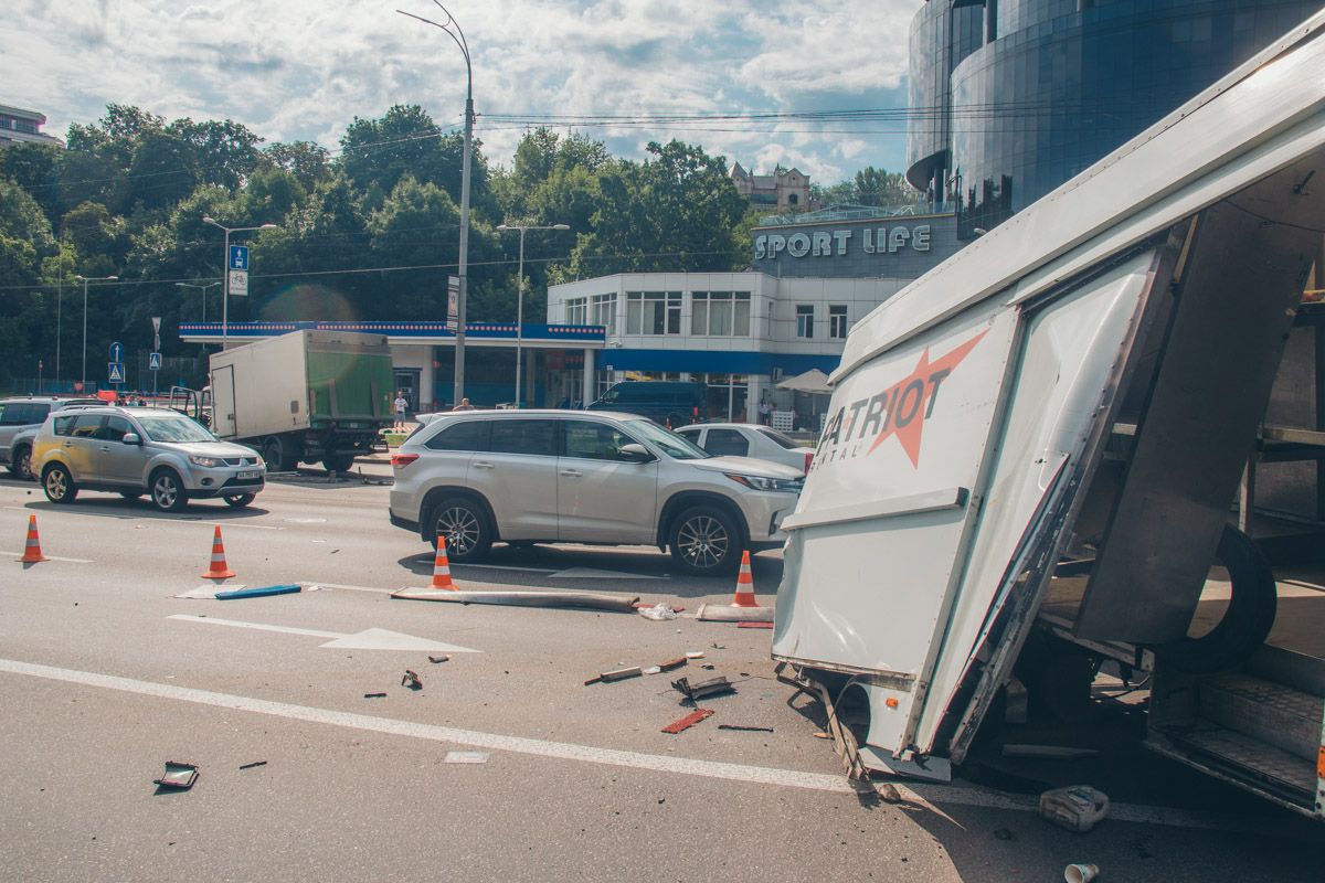 ДТП на бульваре Дружбы народов. Фото: 