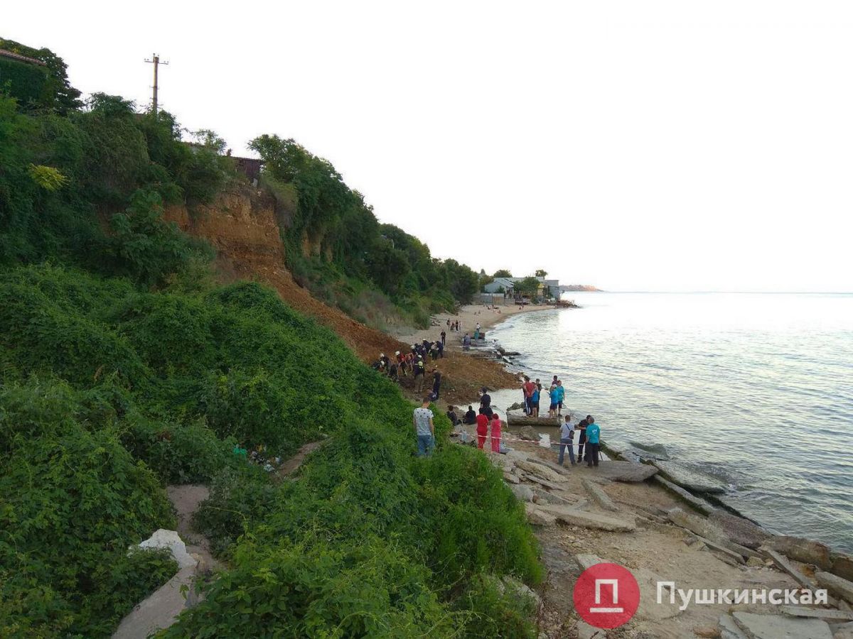 Сошедший оползень на пряже в Одессе, поисковые работы. Фото: 