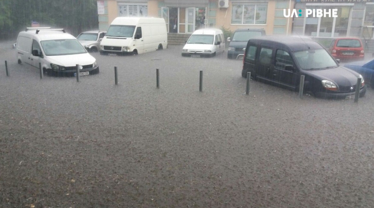 Затопление улиц в Ровно