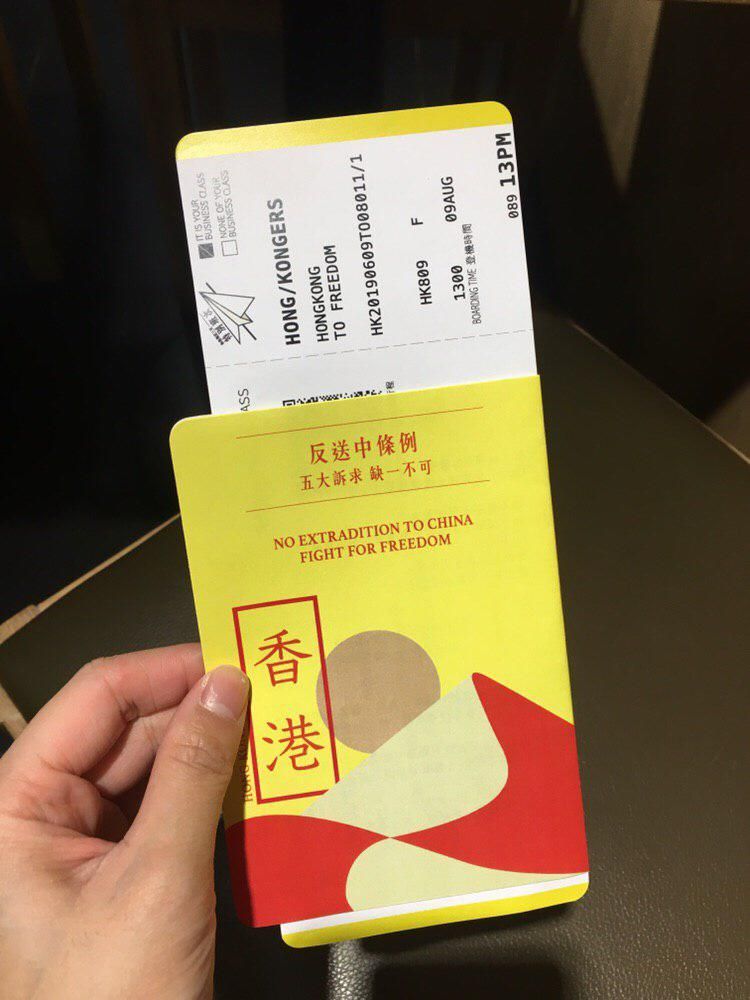 Фальшивые посадочные талоны с надписью «HK to freedom» 
Фото: dimsumdaily.hk
