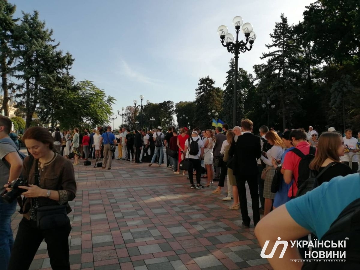 Очередь журналистов на заседание Верховной Рады 9 созыва
