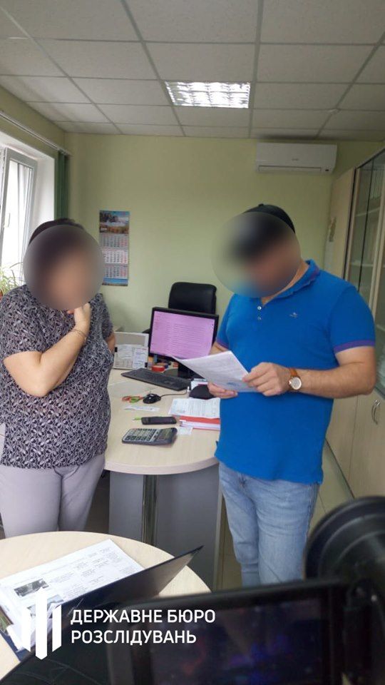 ДБР розслідує можливу причетність Київської митниці до присвоєння 5 млн гривень. Фото: 
