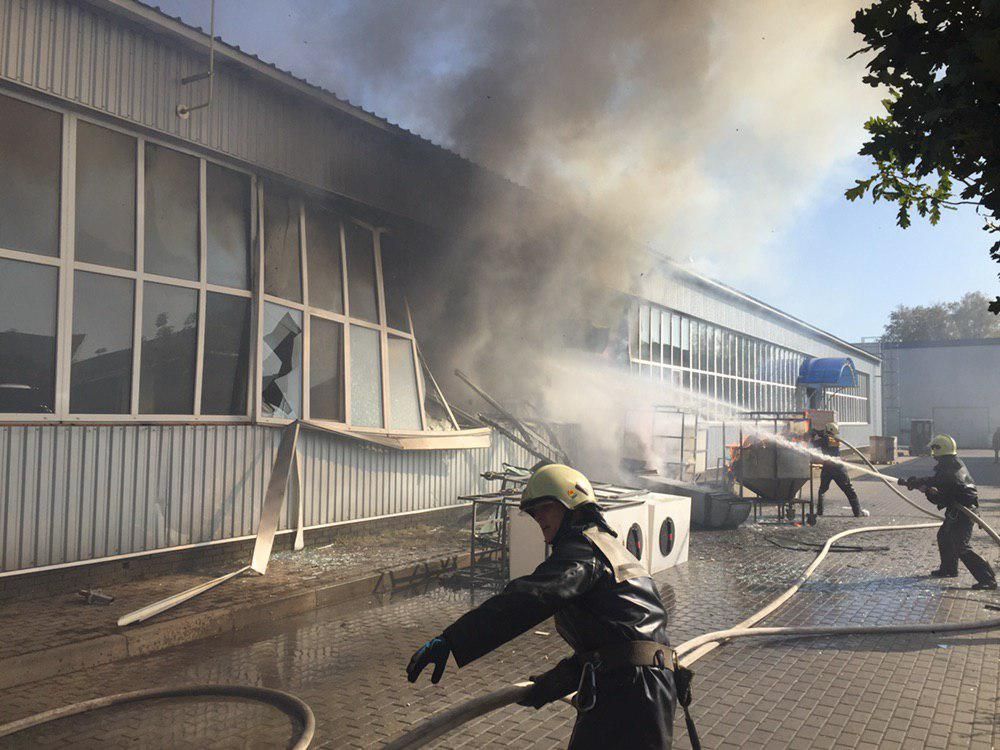 Пожар на предприятии. Фото: ГосЧС Сумкской области
