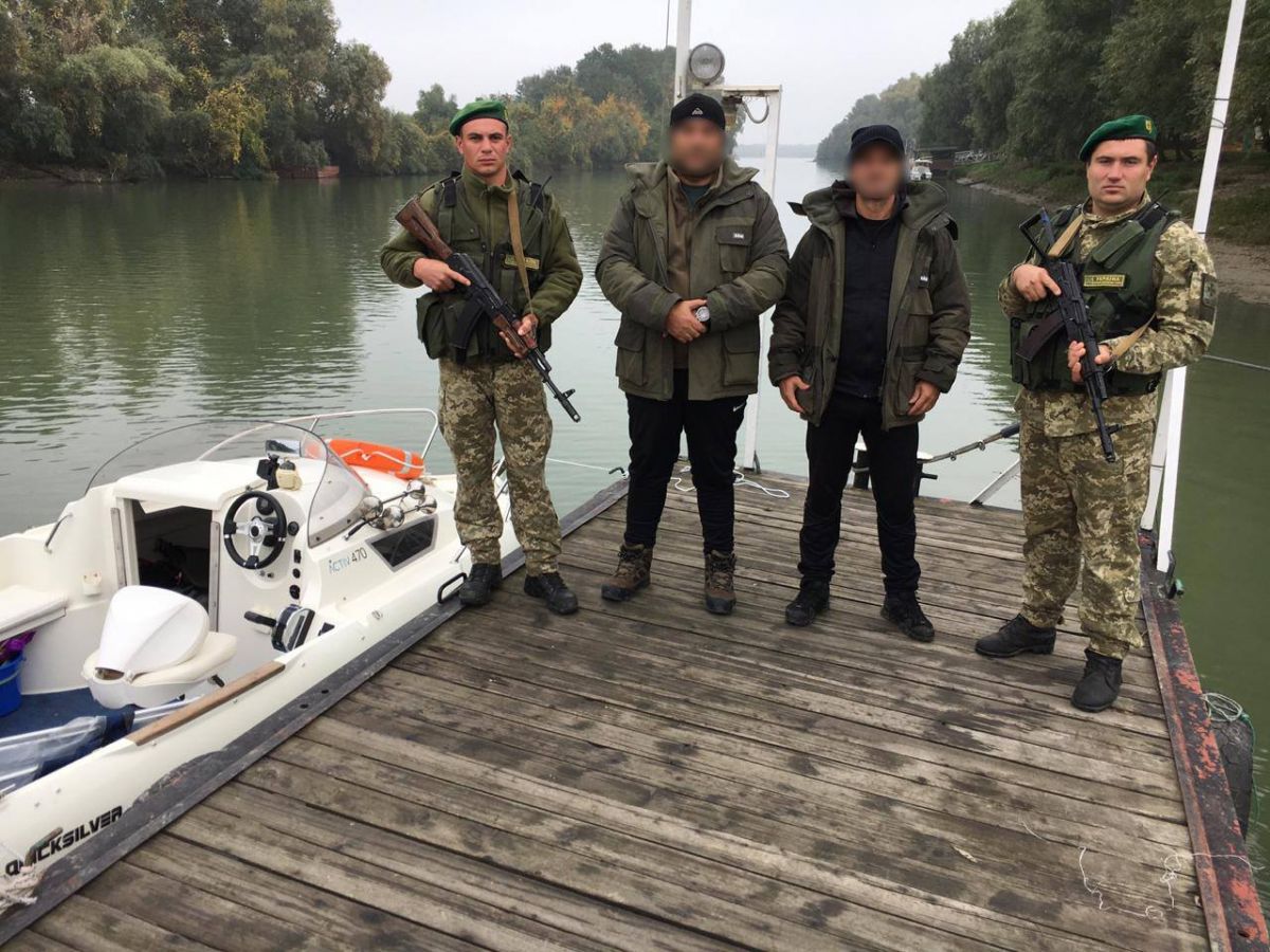 Задержанный румынский катер. Фото: Измаильский пограничный отряд/Facebook