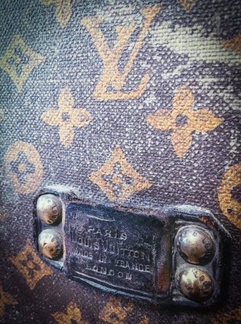 В Зміїві у валізі Louis Vuitton 1880 року пенсіонерка зберігала кукурудзу. Фото: Харків LiVE