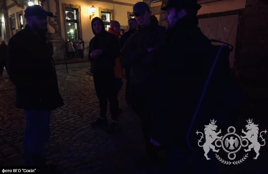 Сломанная гитара уличного музыканта. Фото: ВОО 