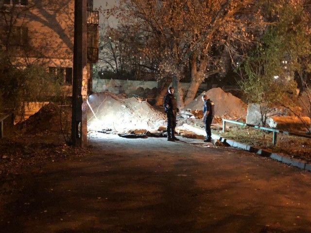 Бомби біля Шулявського мосту. Фото: kyivcity.gov.ua