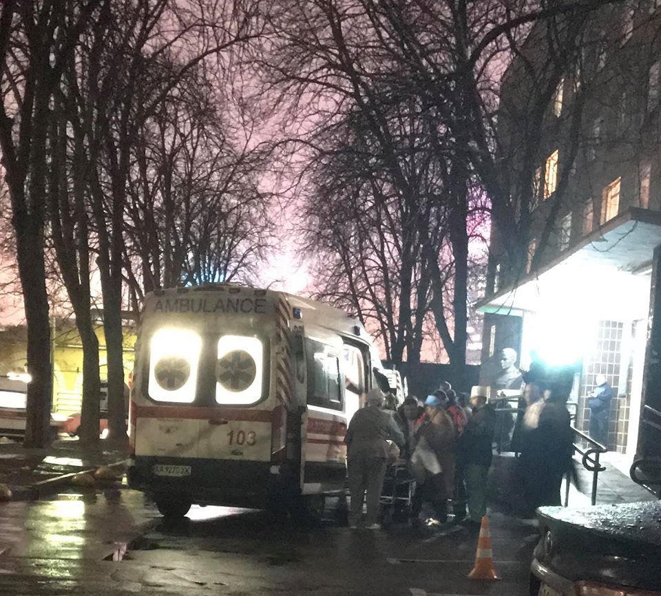 Поранені військові на швидкої допомоги. Фото: Facebook/Наталія Юсупова