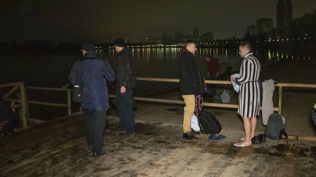 Купання на Хрещення в Оболонському районі Києва. Фото: 