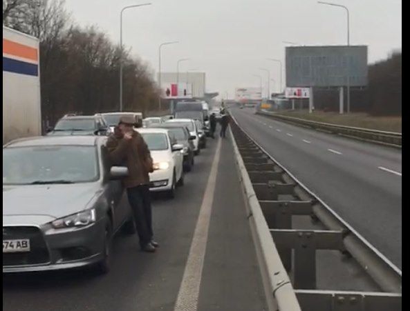 Пробка з-за зйомок відео Зеленського. Фото: facebook.com//miha.anarchyst