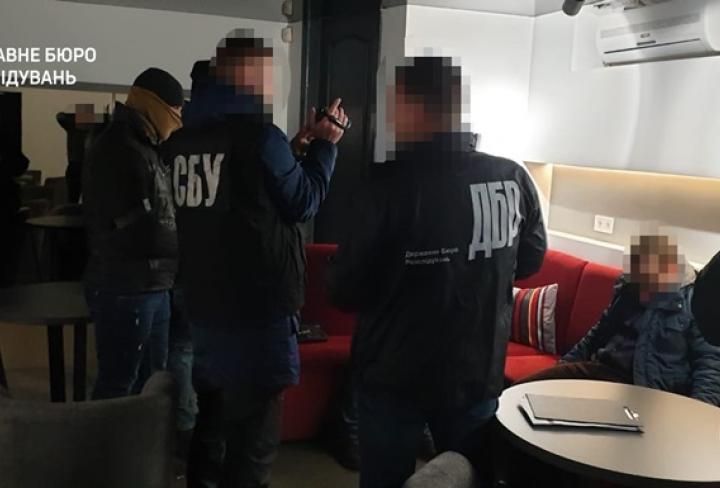 Задержание харьковского прокурора на взятку. Фото: ГБР