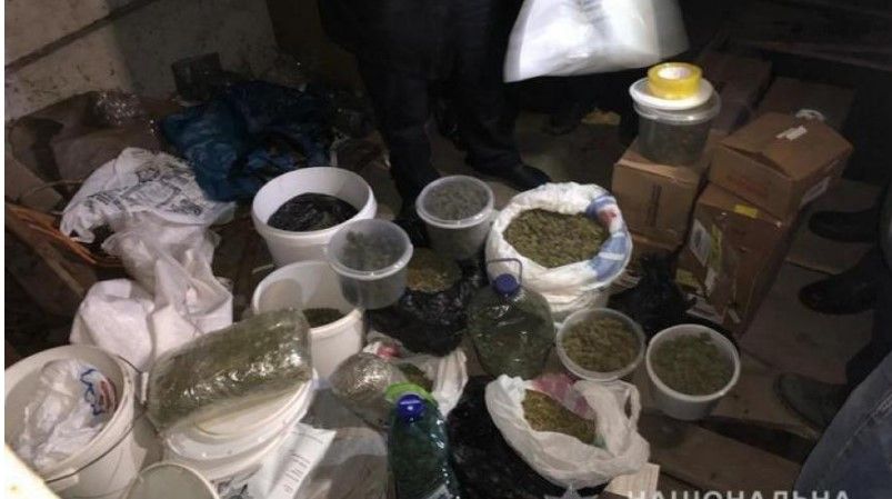 На Днепропетровщине в гараже нашли почти 7 кг марихуаны.