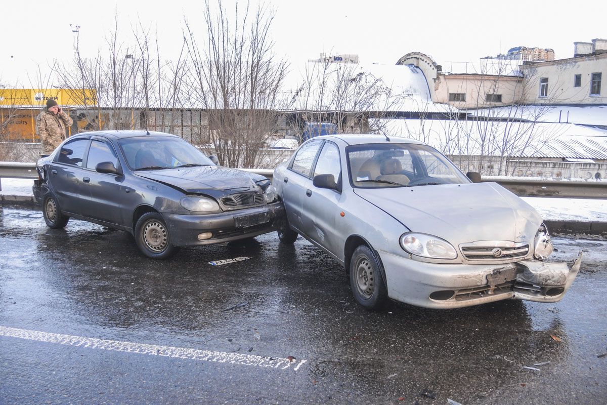 Машины столкнулись друг с другом. Фото: Информатор