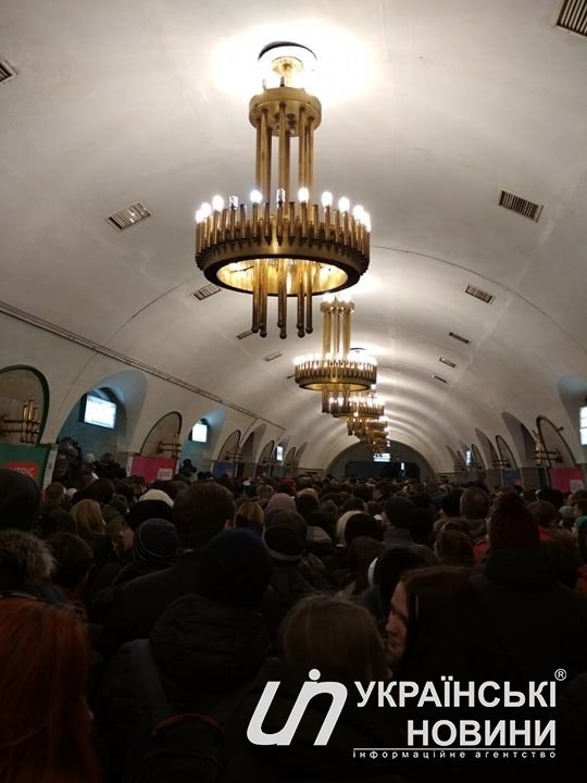 Коллапс на переходе станции метро