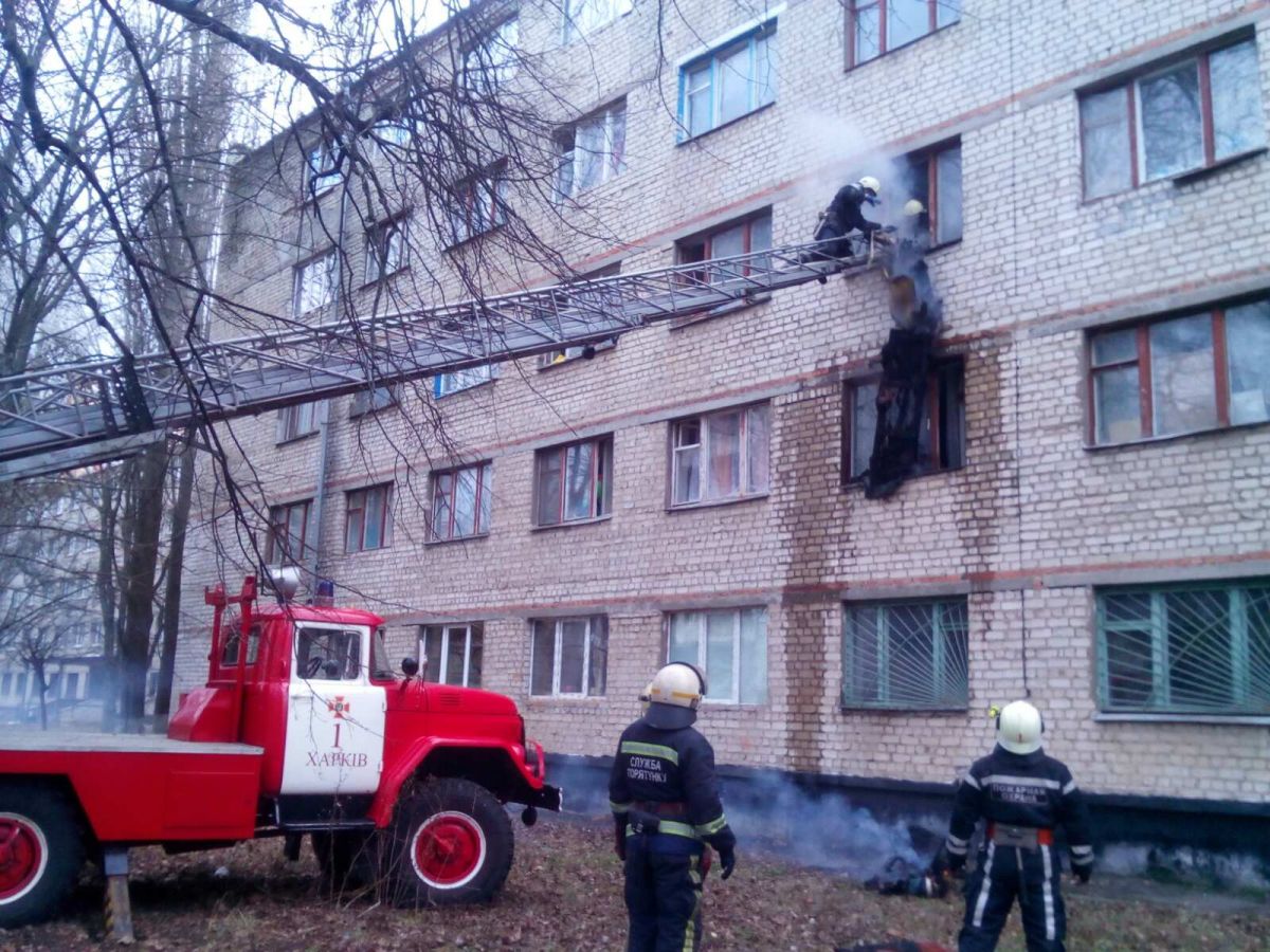 Пожар в общежитии харьковского колледжа. Фото: ГосЧС