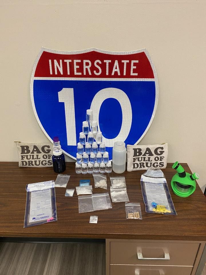 Изъятые вещества. Фото: Facebook/Santa Rosa County Sheriff's Office