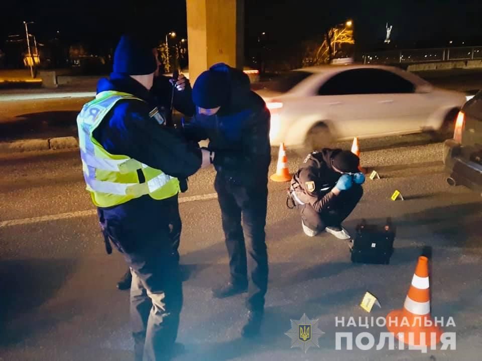 Водитель Range Rover пытался уехать с полицейским в салоне

