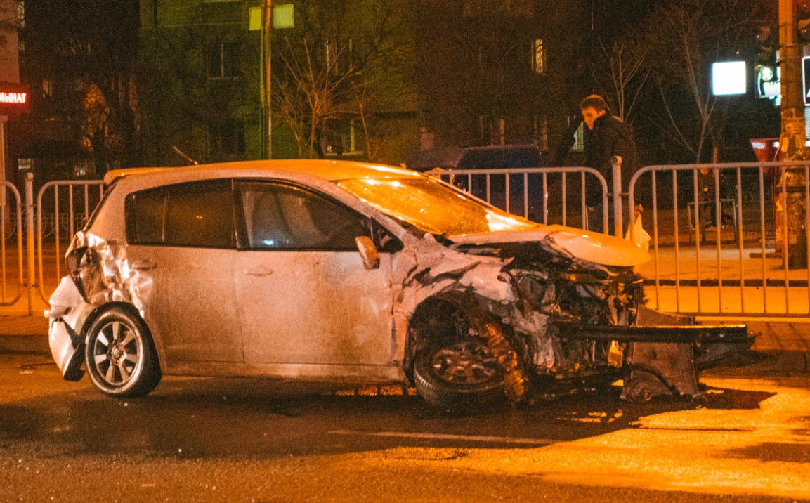 ДТП в Києві з Nissan і BMW. Фото: Інформатор