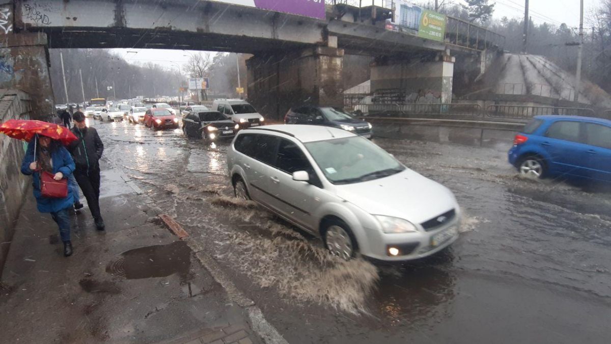 Ситуація на дорогах Києва. Фото: Великий Київ 