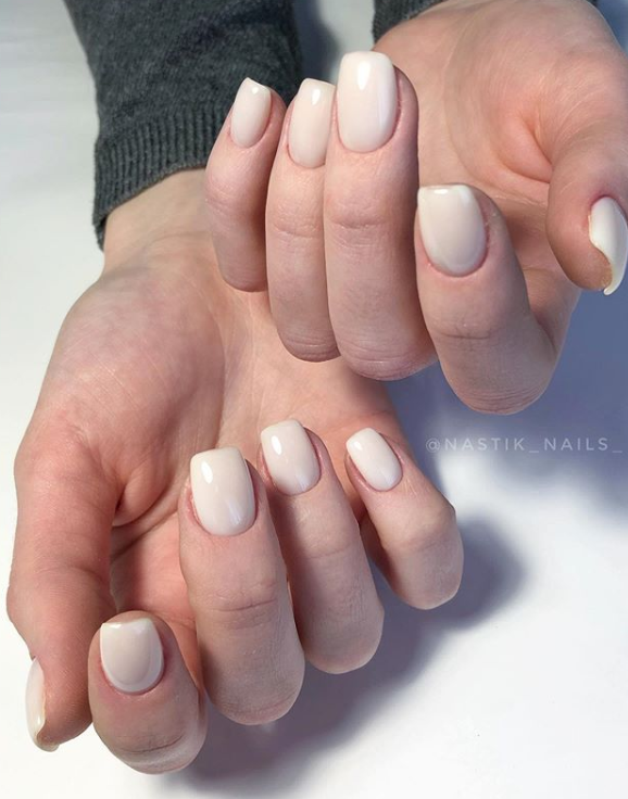 Бежевые ногти. Фото: Инстаграм/nаstik_nails