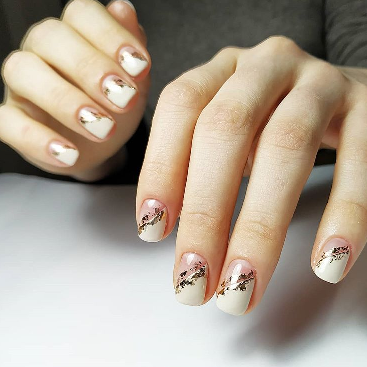 Весенний маникюр на короткие ногти. Фото: Инстаграм/samoshkinayana_nails