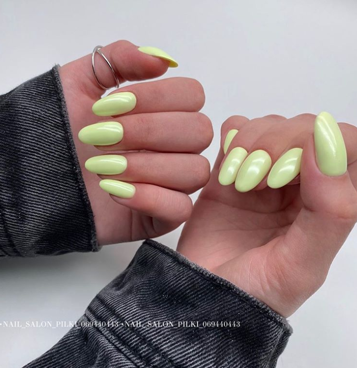 Лимонные ногти. Фото: Инстаграм/nail_salon_pilki
