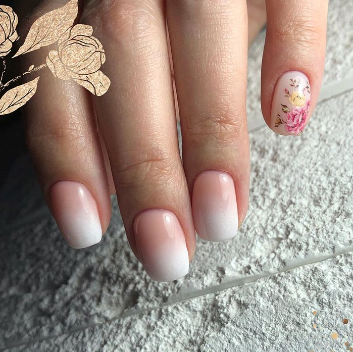 Градиент на ногтях с цветочным узором. Фото: Инстаграм/beauty23b