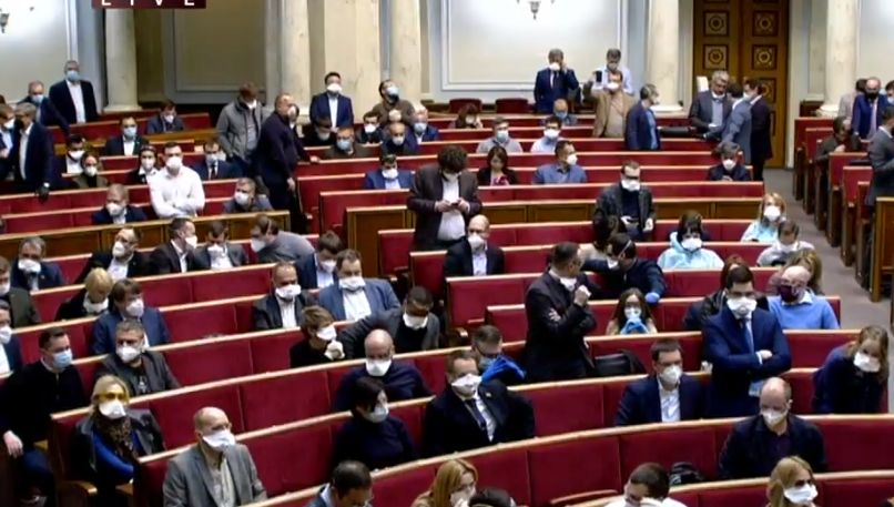 Депутаты в Раде надели маски